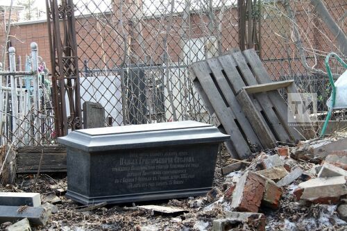 Под самый корешок: на Арском кладбище Казани болгаркой выпилили ограду могилы купца-старообрядца